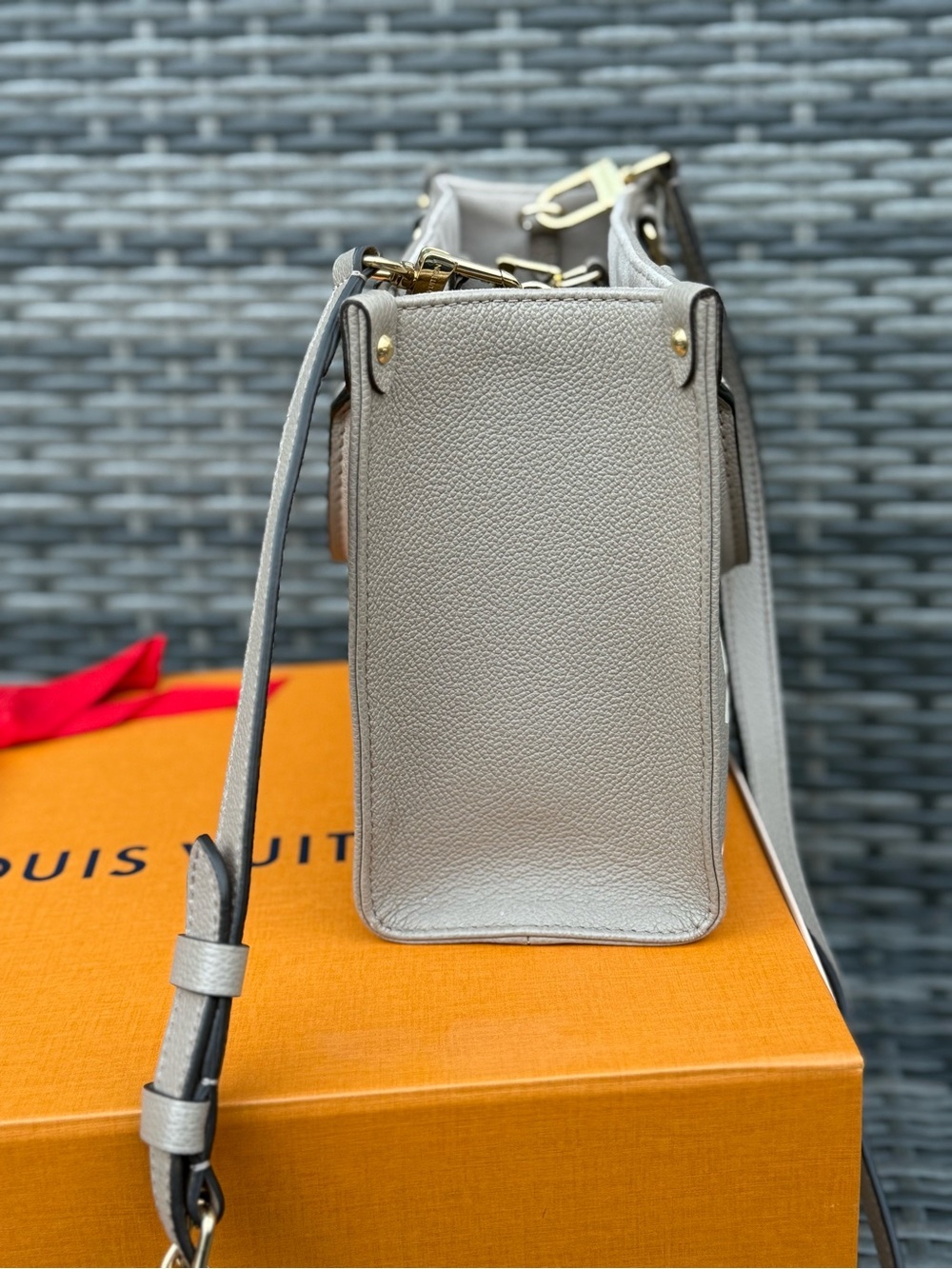 Louis Vuitton onthego pm in dove/cream (Taupe & Cream Monogram Mini Satchel) - Picture 4 of 7